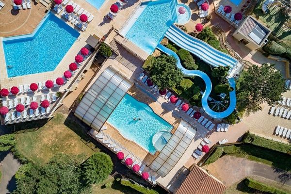 Heerlijk vertoeven in groot waterparadijs met overdekt en verwarmd zwembad in de Dordogne