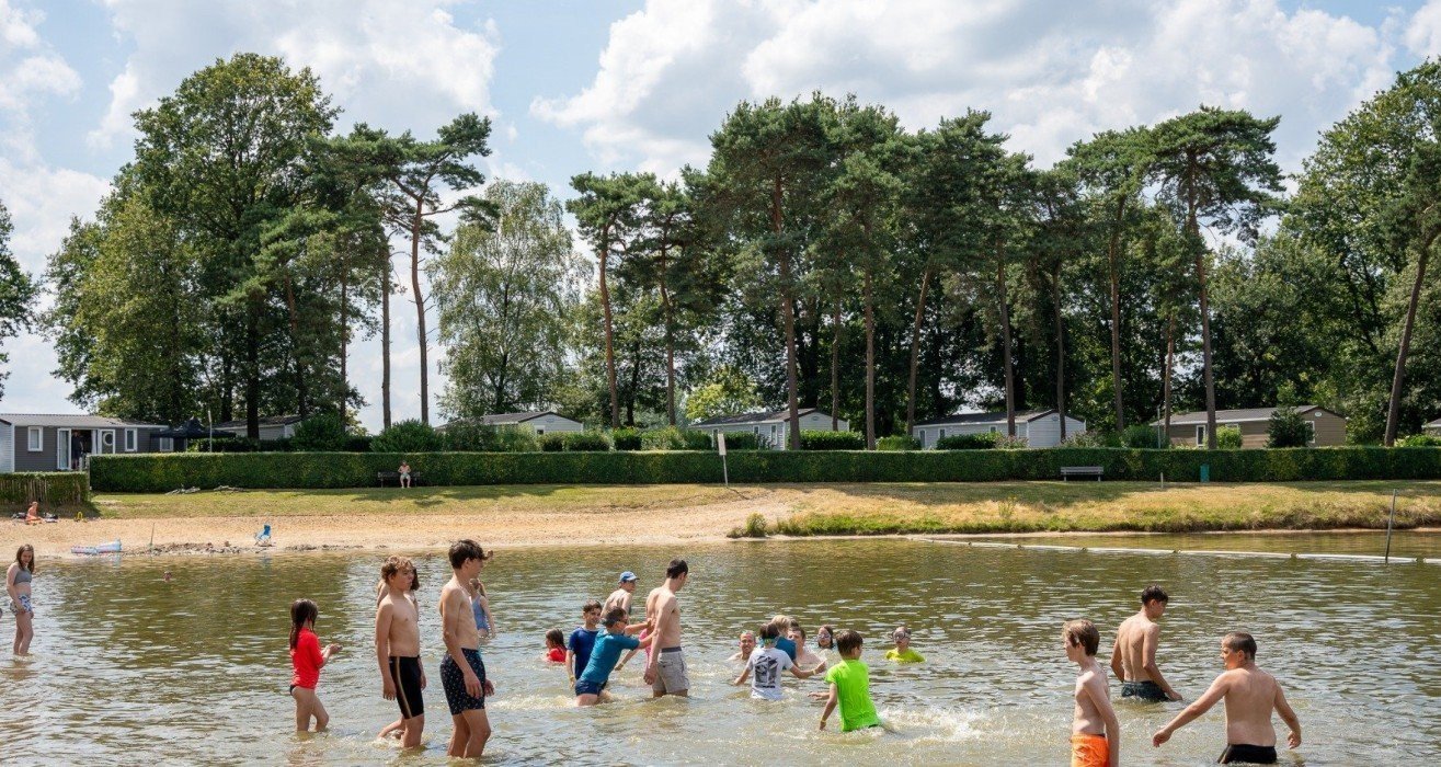 Vakantiepark met meer